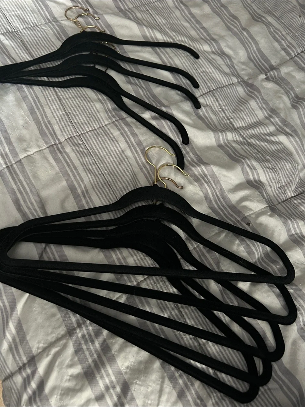 Joy Mangano 10 Black Velvet Slim Nonslip Hangers with Gold Hooks NEW UNUSED